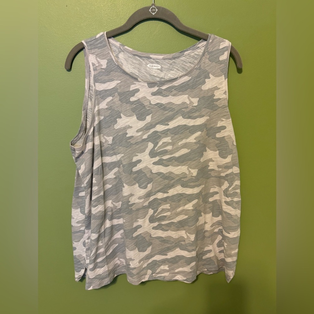 Old Navy Camo Grey Boyfriend Tank
